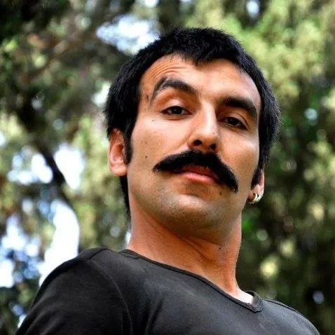 Roman Araştırmacı - Aktivist Cumur Ülker
