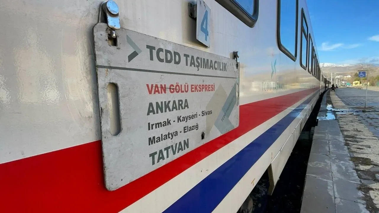Doğu Ekspresi’ne Yeni Rakip: Gezginlerin Yeni Gözdesi "Vangölü Ekspresi"