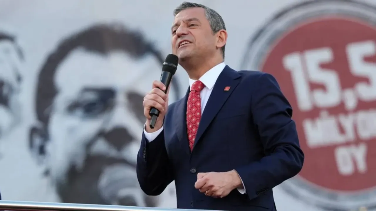 CHP'de Yol Ayrımı: Yeni Bir Parti Seçeneği Güçleniyor
