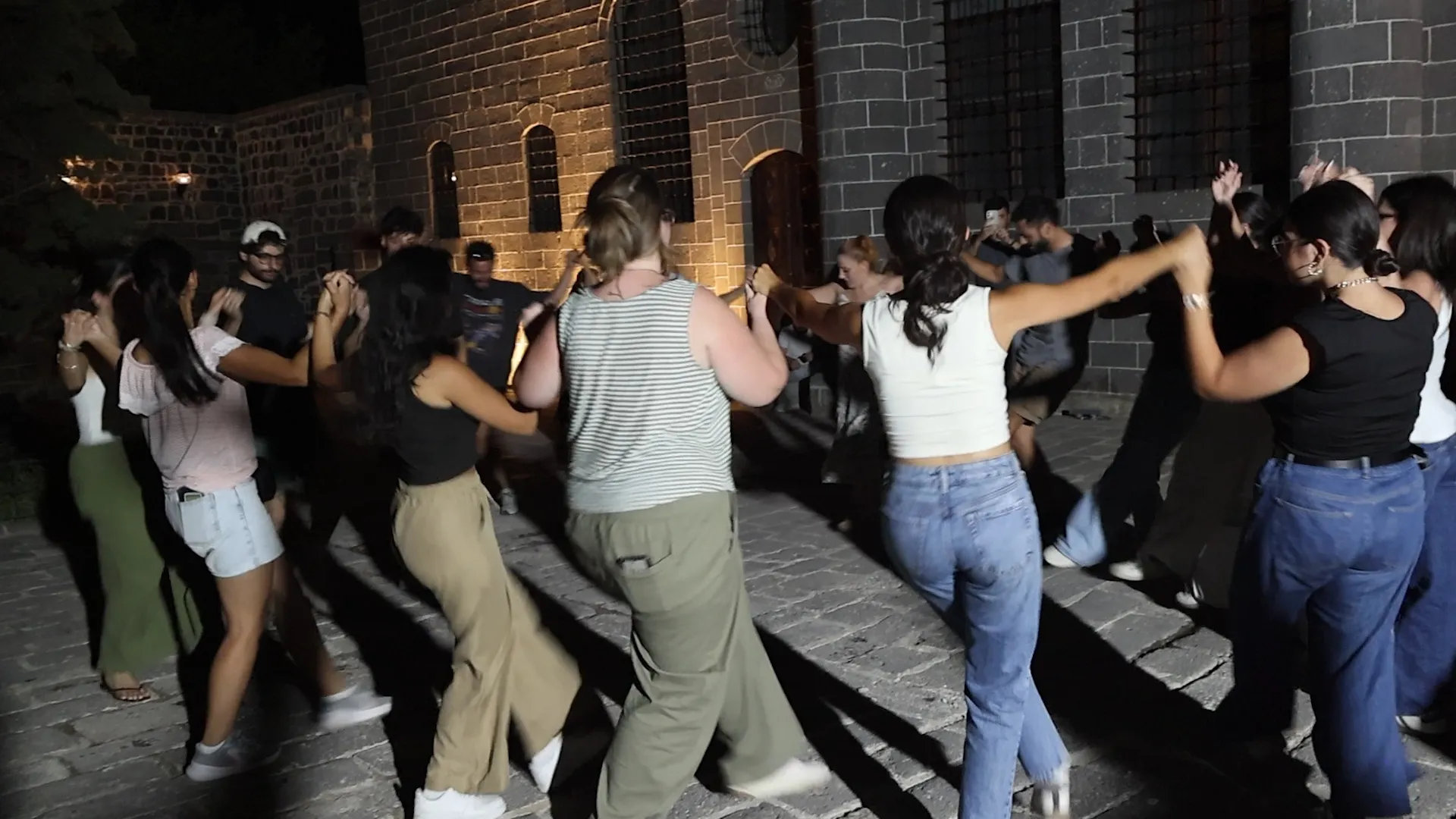 Surp Giragos'ta Ermeni Dansları Yeniden Hayat Buldu
