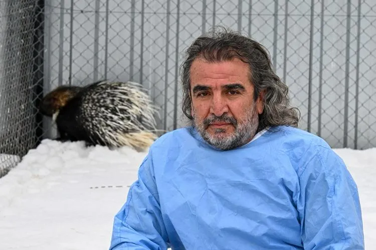 Van Yüzüncü Yıl Üniversitesi (Van YYÜ) Yaban Hayvanları Koruma ve Rehabilitasyon Merkezi Müdürü Prof. Dr. Lokman Aslan