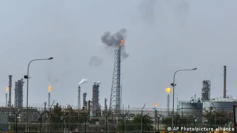 Kuveyt'teki Mina al-Ahmadi petrol rafinerisi