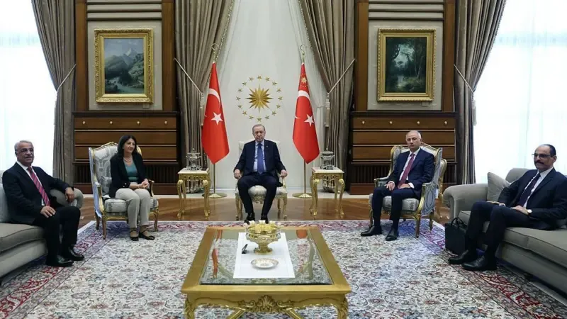 Erdoğan Cumhurbaşkanlığı Sarayı'nda DEM Parti heyetini kabul ediyor.