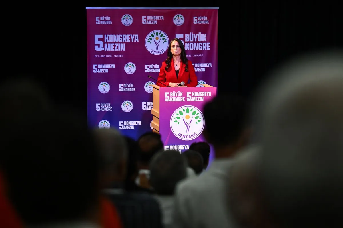 DEM Parti Kongresi: Tuncer Bakırhan ve Tülay Hatimoğulları, Yeniden Eş Genel Başkan