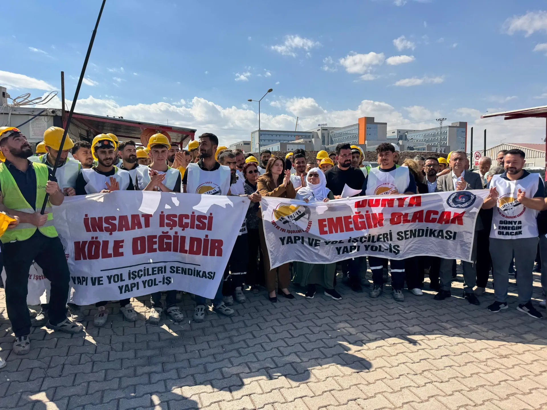 Diyarbakır Şehir Hastanesi’nde İşten Çıkarılan 90 İşçi Grevde