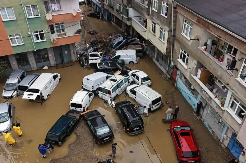 İstanbul'da '84 Yılın' En Ağır Yağışı: Can Kaybı 3'e Yükseldi, 4 Kişi Kayıp
