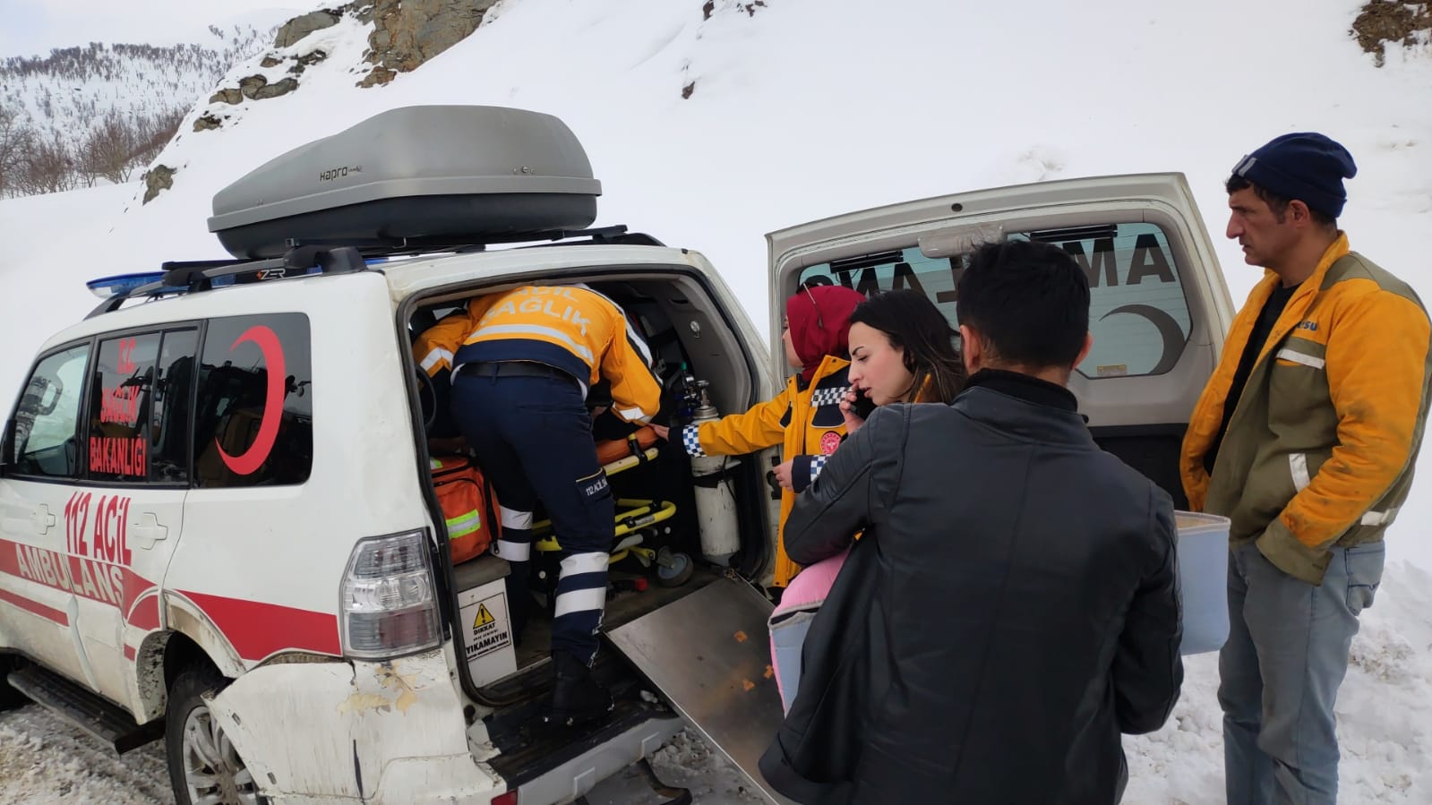 Şirvan'da Karda Mahsur Kalanlar Kurtarıldı