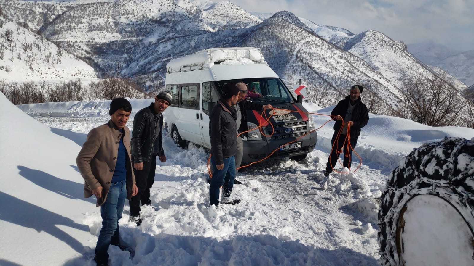 Şirvan'da Karda Mahsur Kalanlar Kurtarıldı