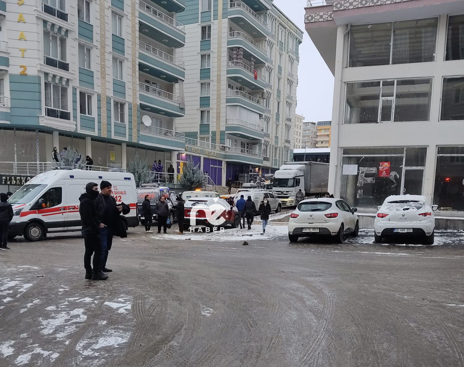 Siirt’te Kombi Patladı Mahalleli Sokağa Döküldü