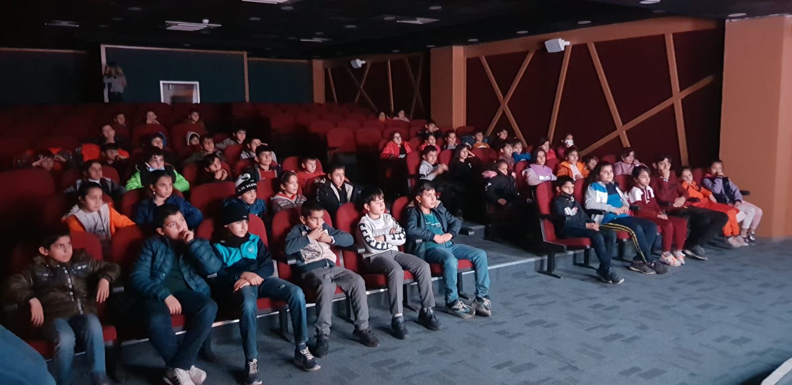 Siirt Belediyesinden Çocuklara Sinema