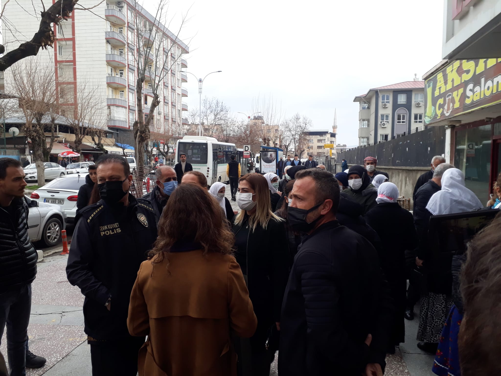 HDP'nin Basın Açıklamasına Polis Müdahale Etti