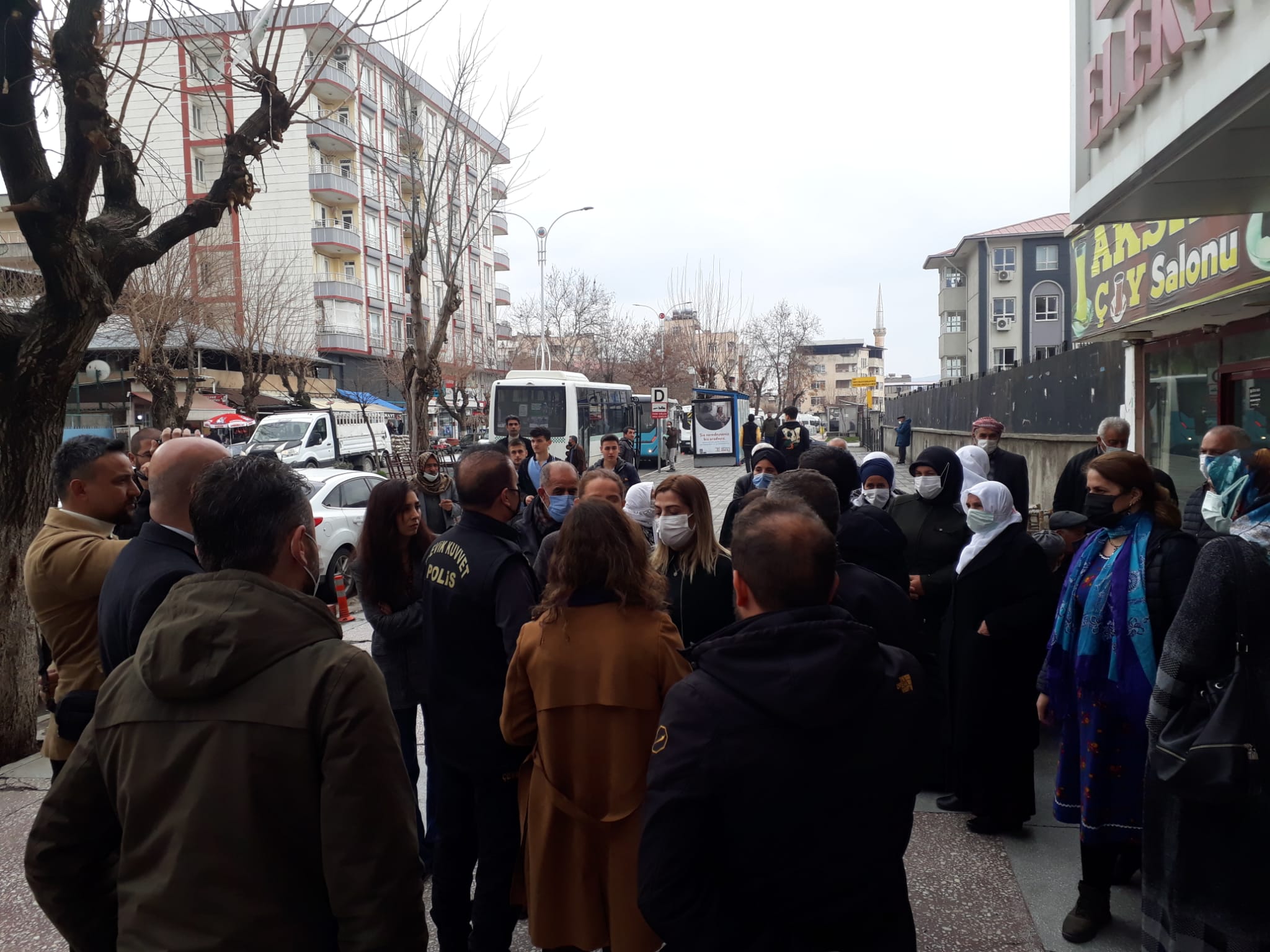 HDP'nin Basın Açıklamasına Polis Müdahale Etti