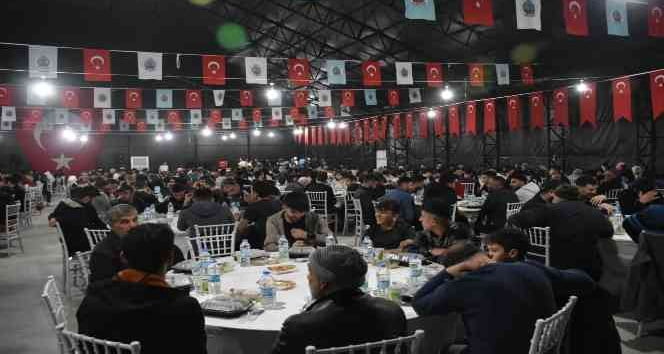 Siirt Belediyesi’nden Ramazan Ayı Boyunca İftar Çadırında Bin Kişilik Yemek