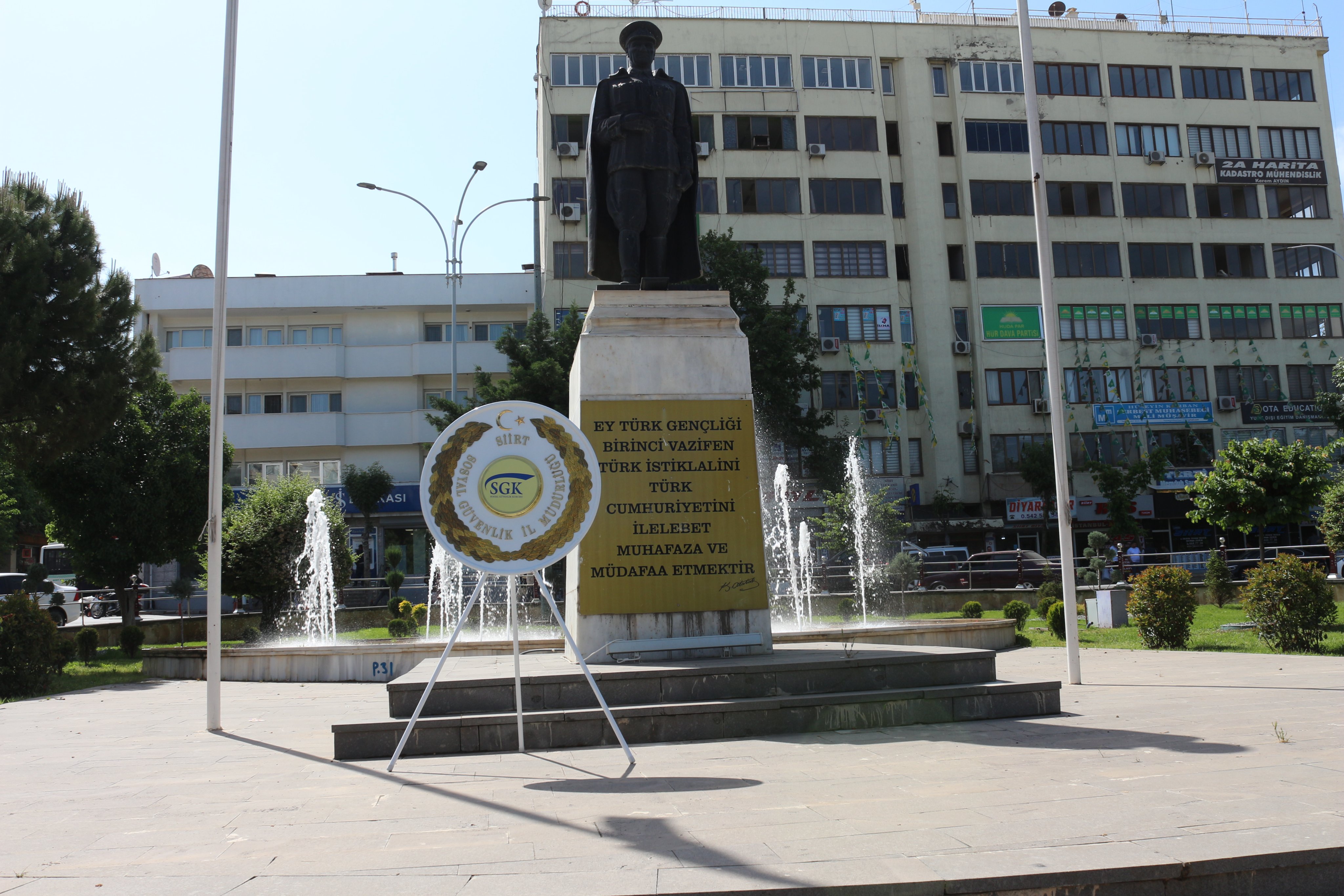 Sosyal Güvenlik Haftası Nedeniyle Atatürk Anıtına Çelenk Sunuldu