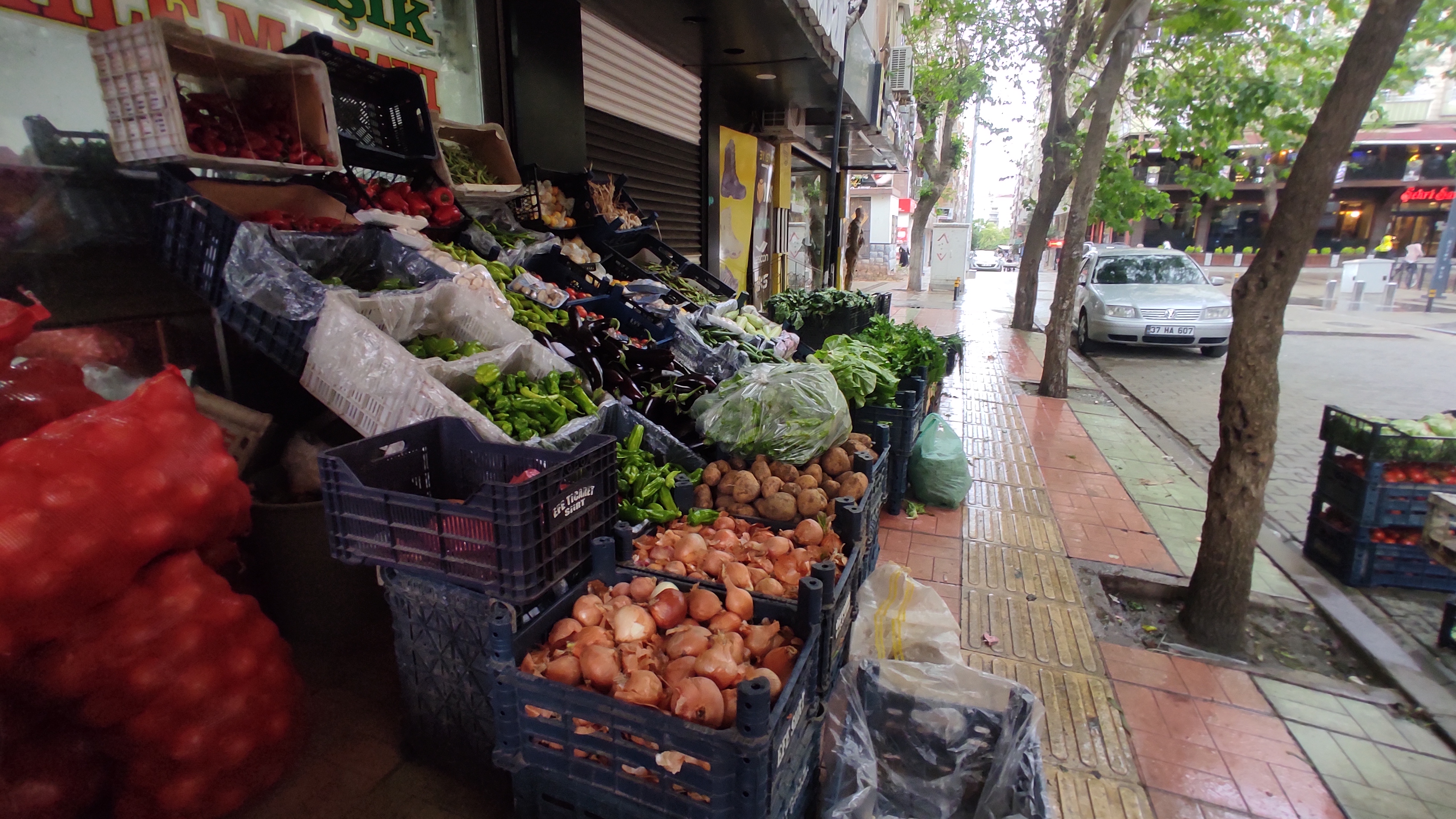 Vatandaş Kuru Soğana Bile Talim Edemiyor