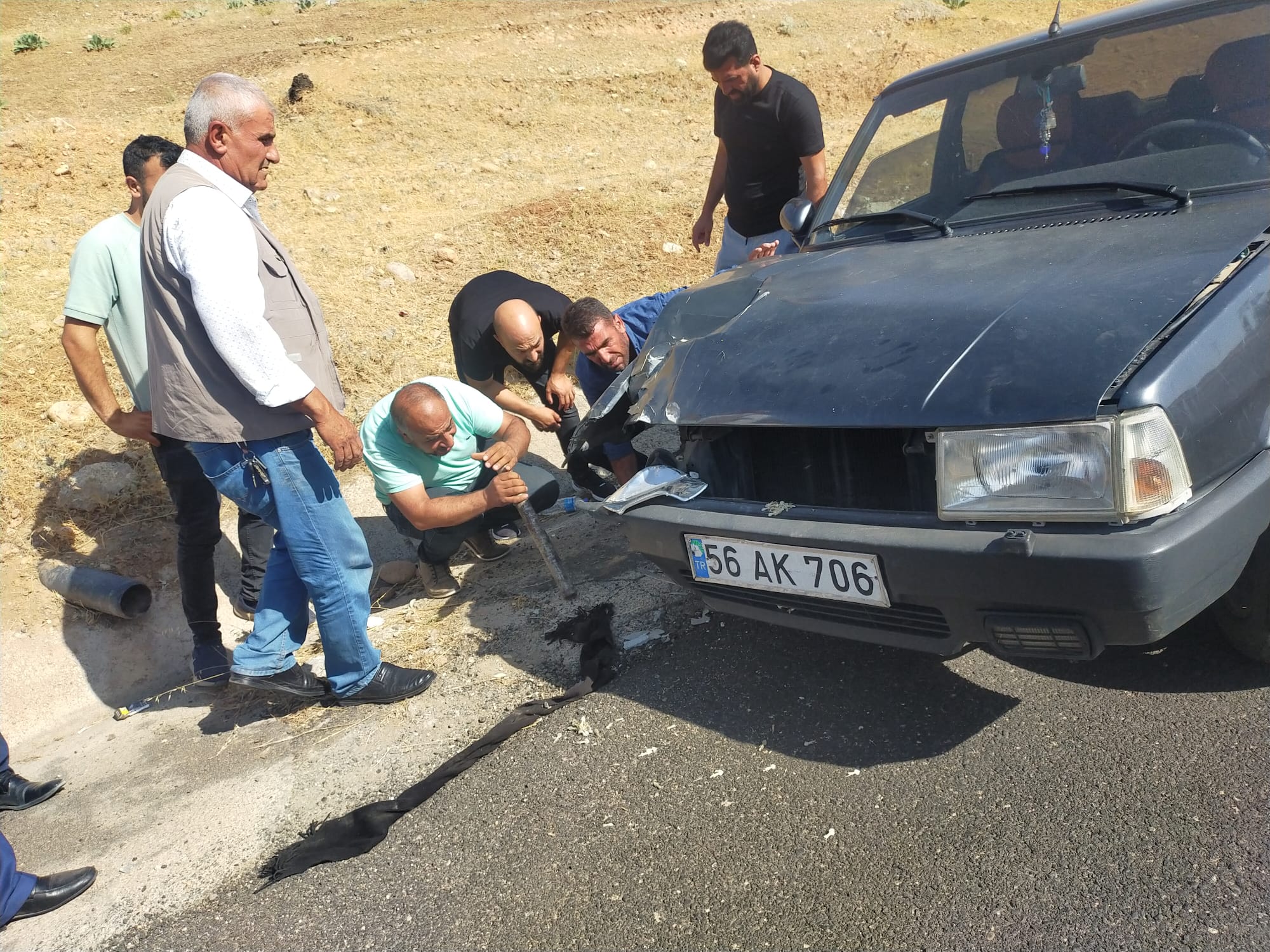 Siirt'te Virajı Alamayan Sürücü Levhaya Çarptı