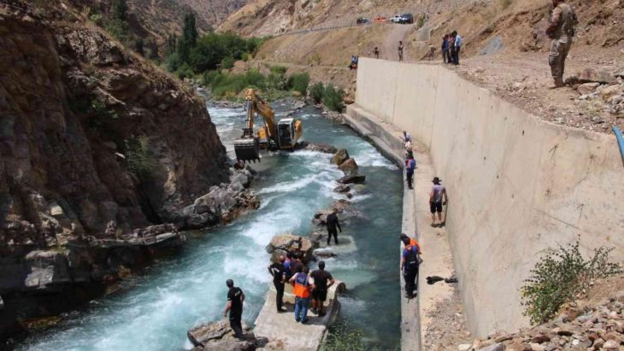 Siirt’te Kayıp Hemşireyi Suyun Yönünü Değiştirerek Arıyorlar