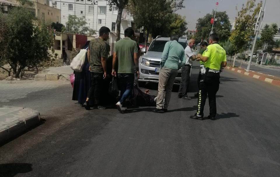 Siirt’te Karşıdan Karşıya Geçmeye Çalışan Kadına Araba Çarptı