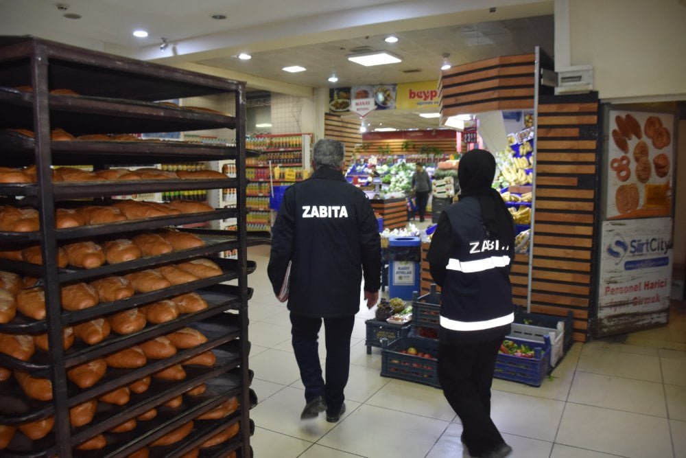 Siirt'te Zabıta Ekipleri Marketlerdeki Fırınları Denetledi