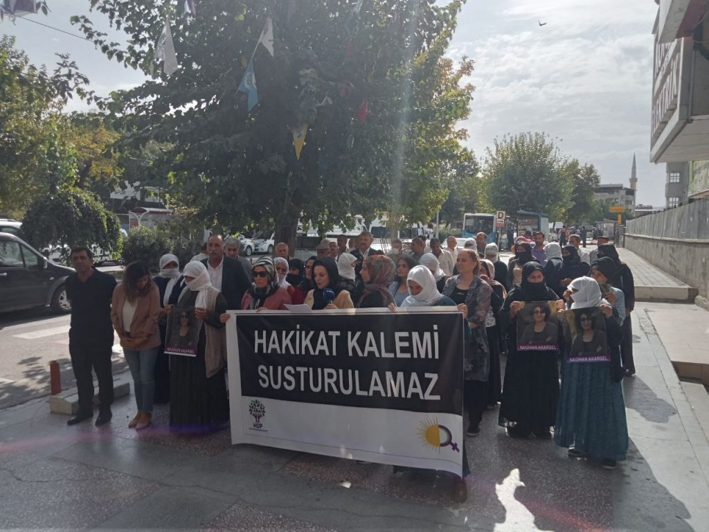 HDP Siirt Gazeteci Akarsel İçin Basın Açıklamasında Bulundu