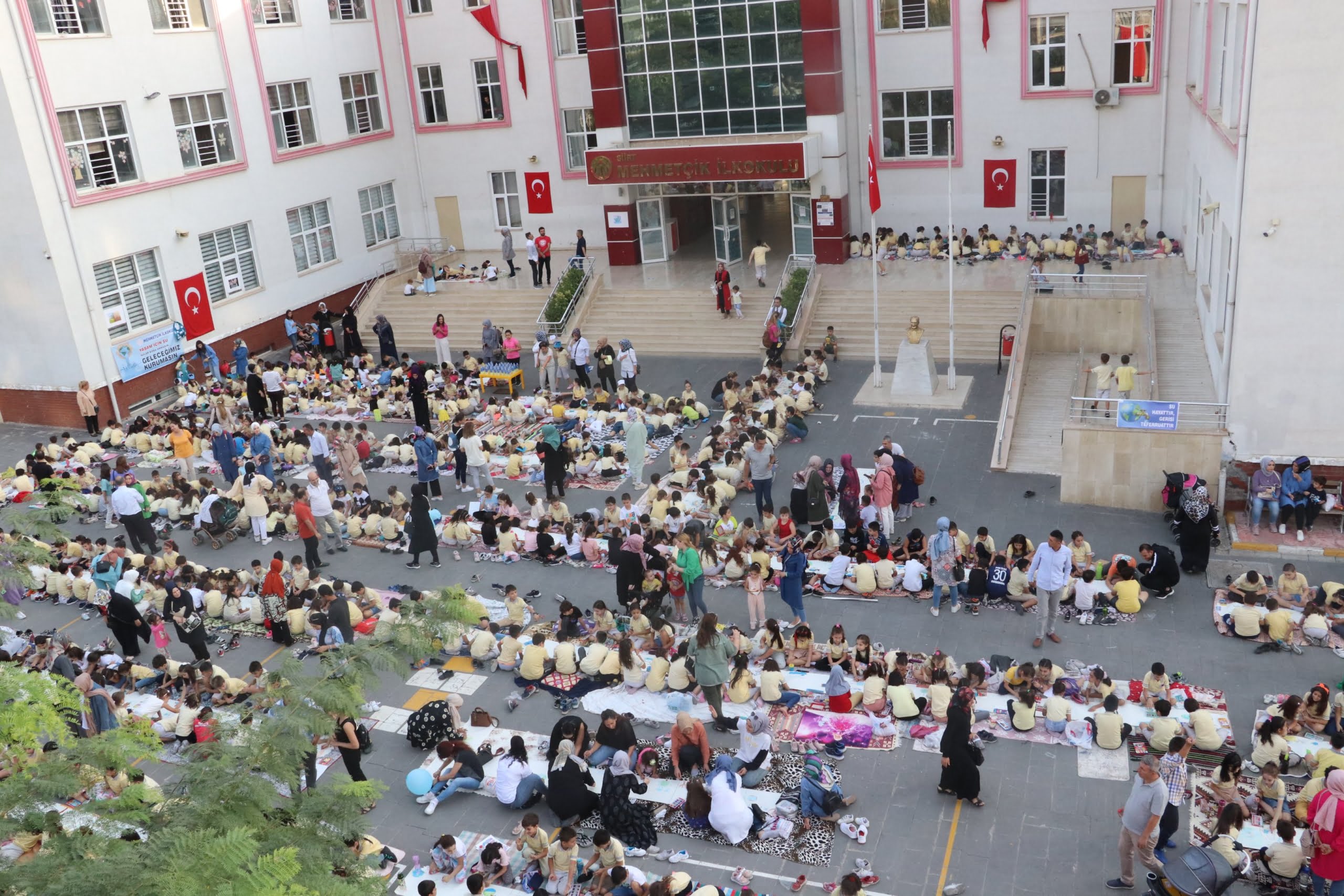 Siirt’te Öğrenciler Su İsrafına Dikkati Çekmek İçin Resim Çizdi