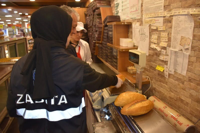 Siirt'te Zabıta Ekipleri Marketlerdeki Fırınları Denetledi