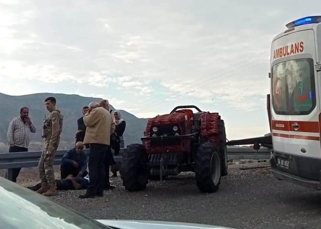 Siirt'te Traktör Devrildi: 2 Yaralı