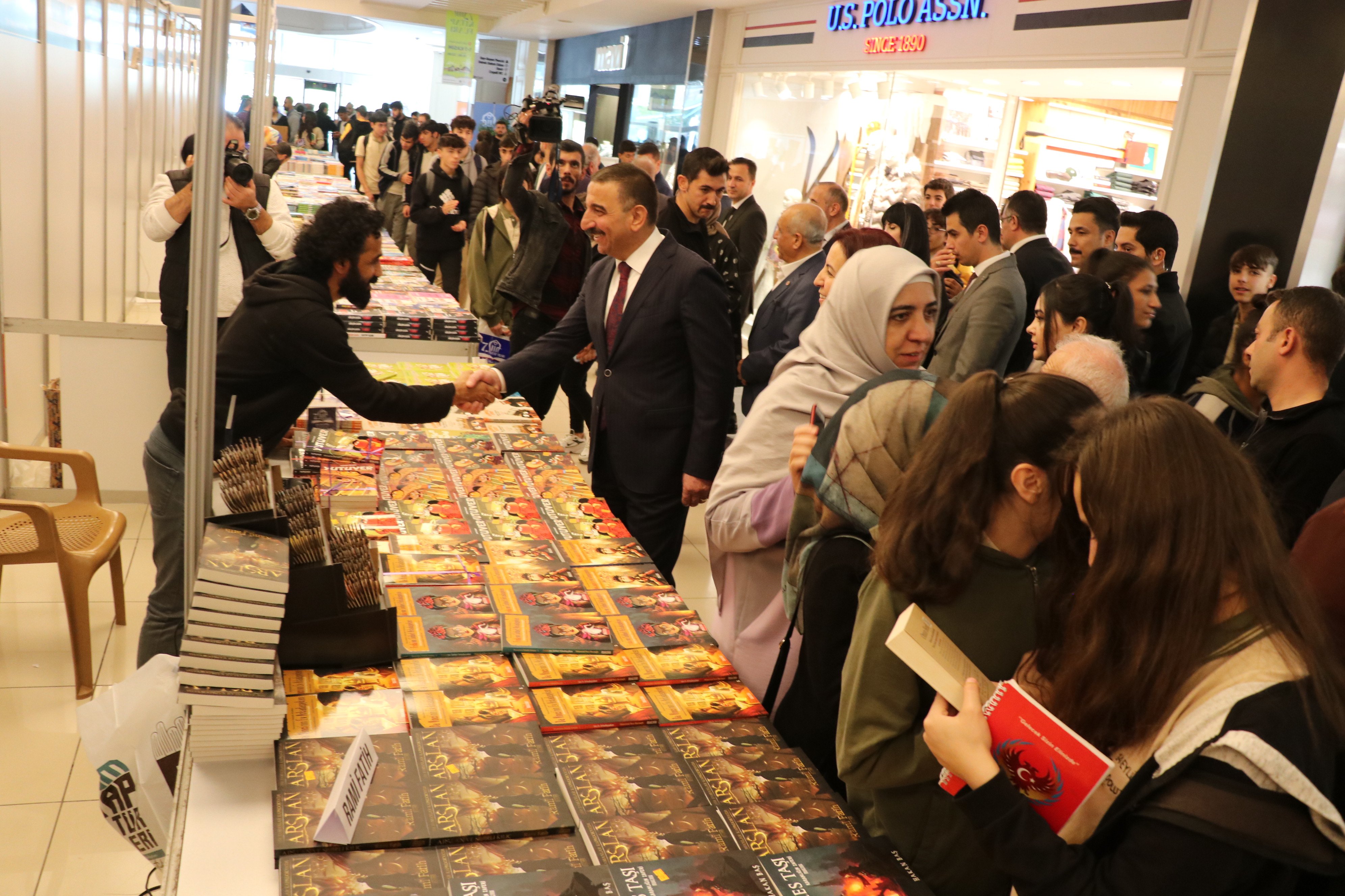 Siirt Kitap Fuarı Başladı