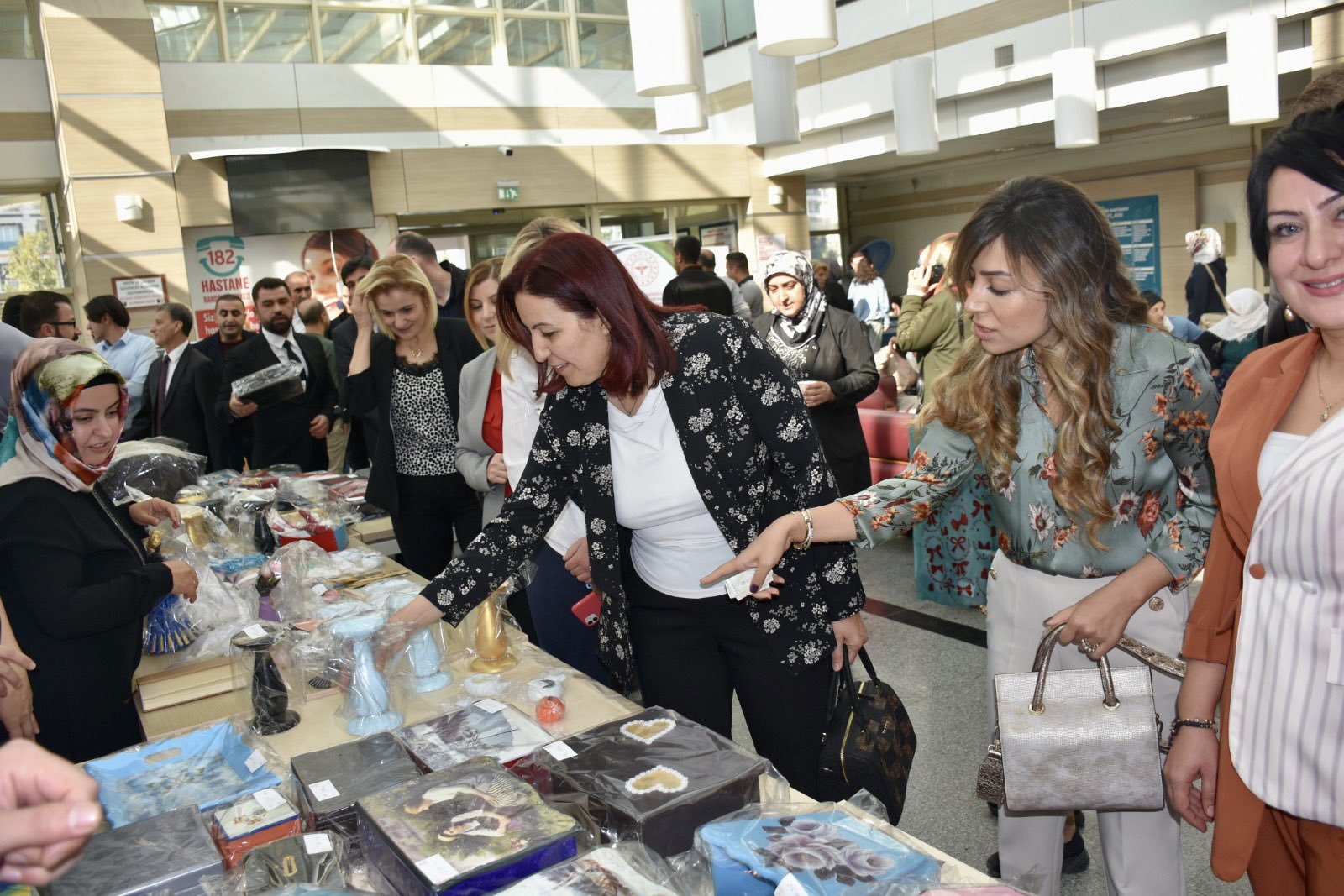 Siirt'te Toplum Ruh Sağlığı Merkezi Hastalarının El İşi Ürünleri Sergilendi