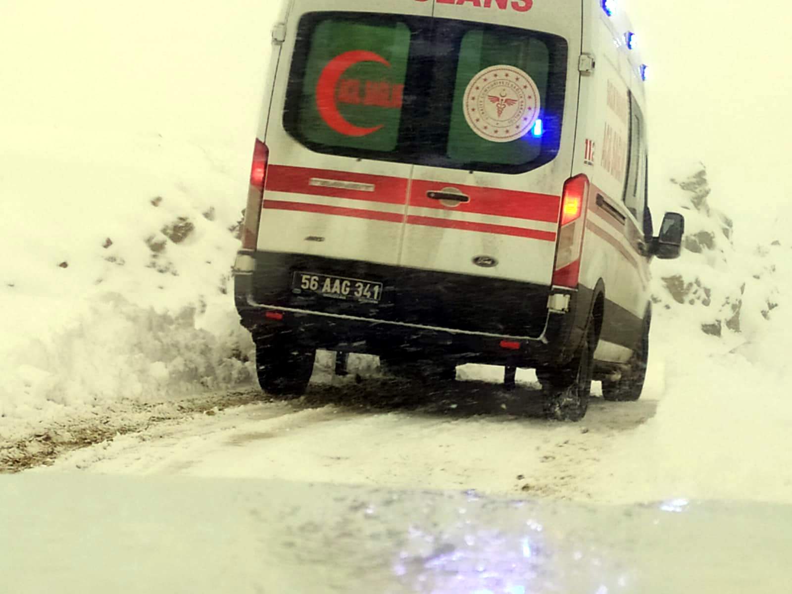 İlçelerde Etkili Olan Kar Nedeniyle Birçok Araç Mahsur Kaldı