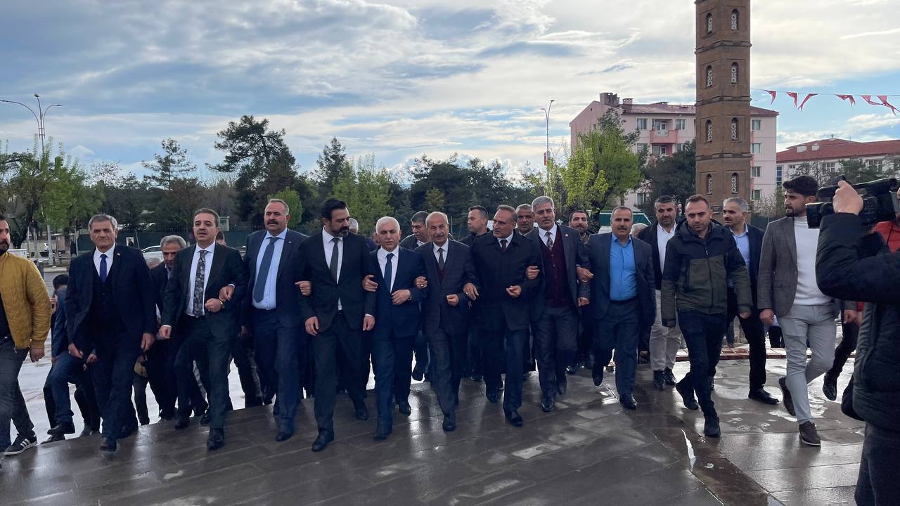 Ak Partili İlbaş: Tuncer Bakırhan Siirt’i Yaktı!