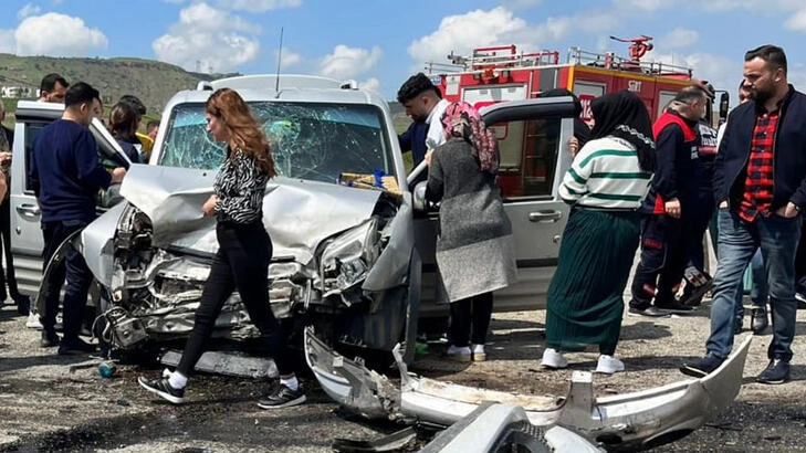 Bayram Ziyaretine Giderken Kaza Yaptılar: 13 yaralı