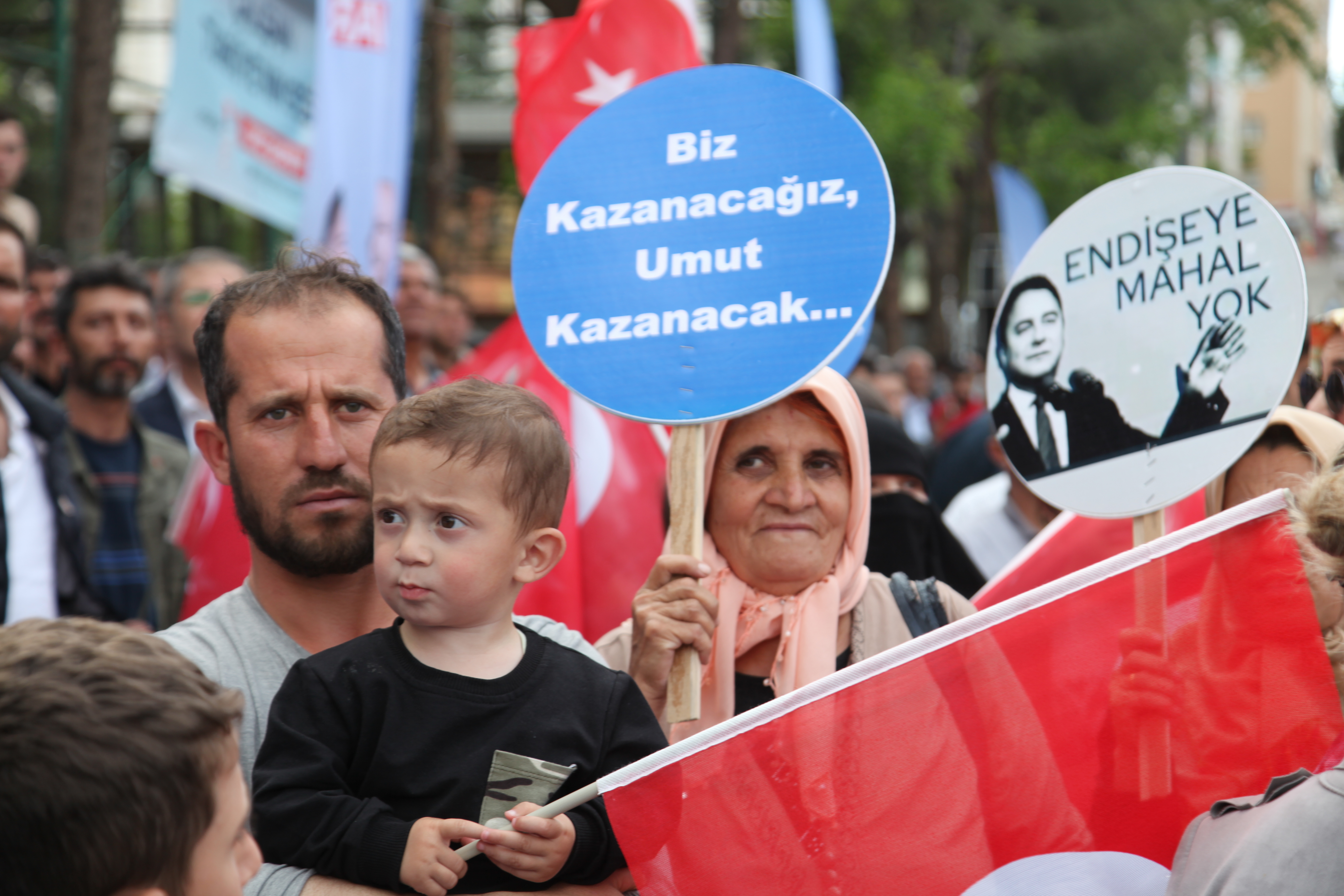 Babacan: “Enişte Kayıp, Gören Var mı?”