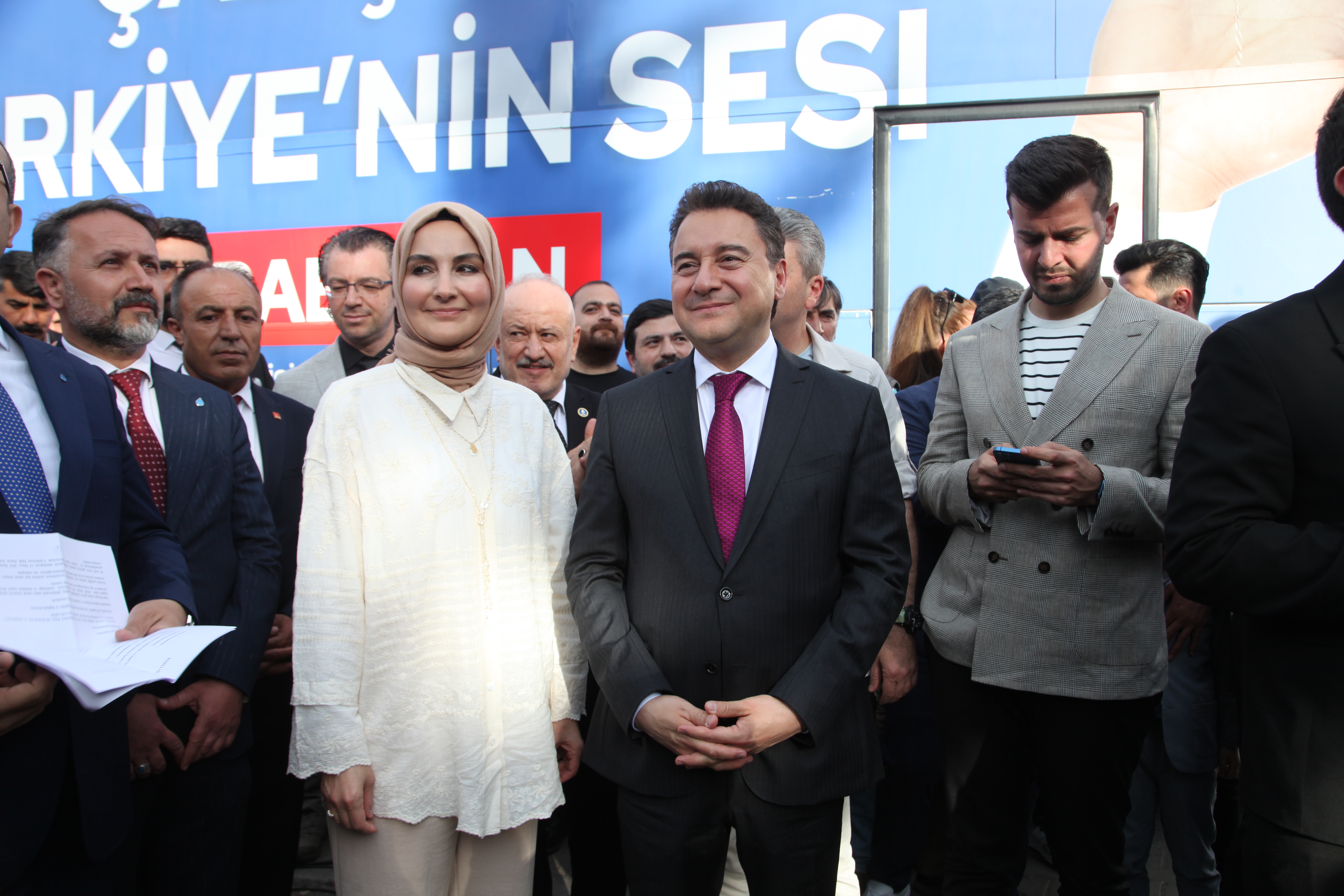 Babacan: “Enişte Kayıp, Gören Var mı?”