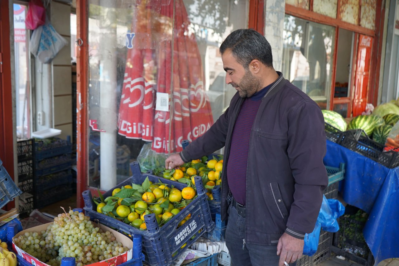 Kışlık Meyveler Tezgahlardaki Yerini Almaya Başladı