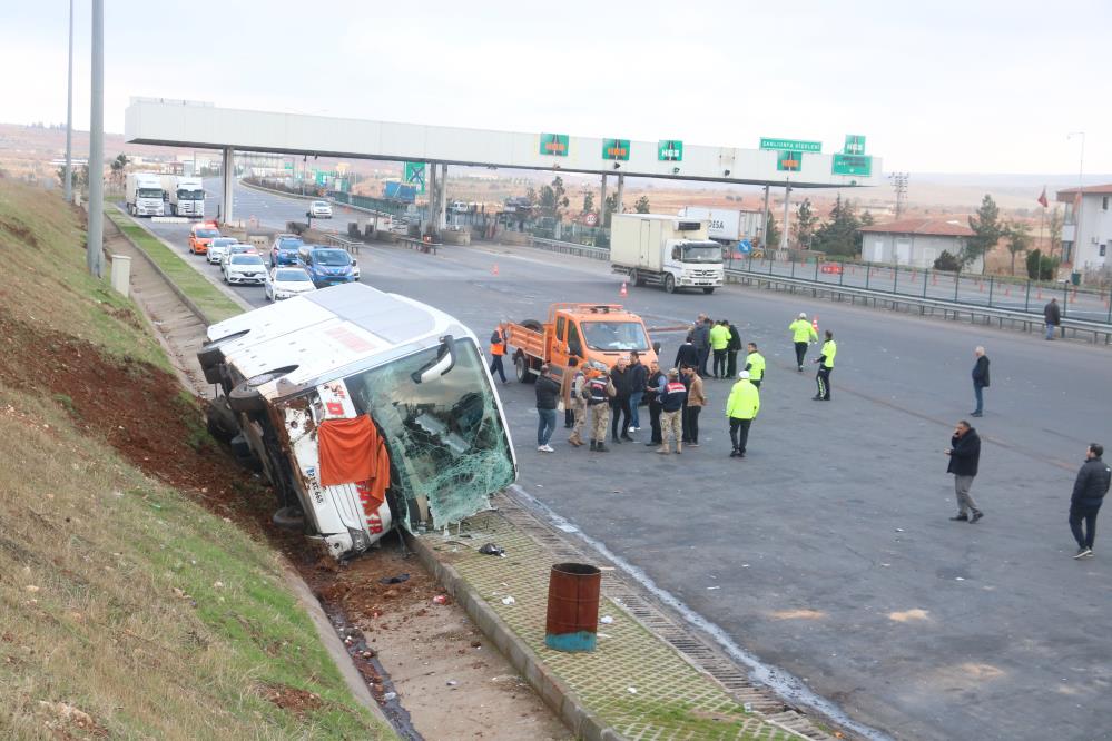 Otobüs İle Tır Çarpıştı: 10 Yaralı