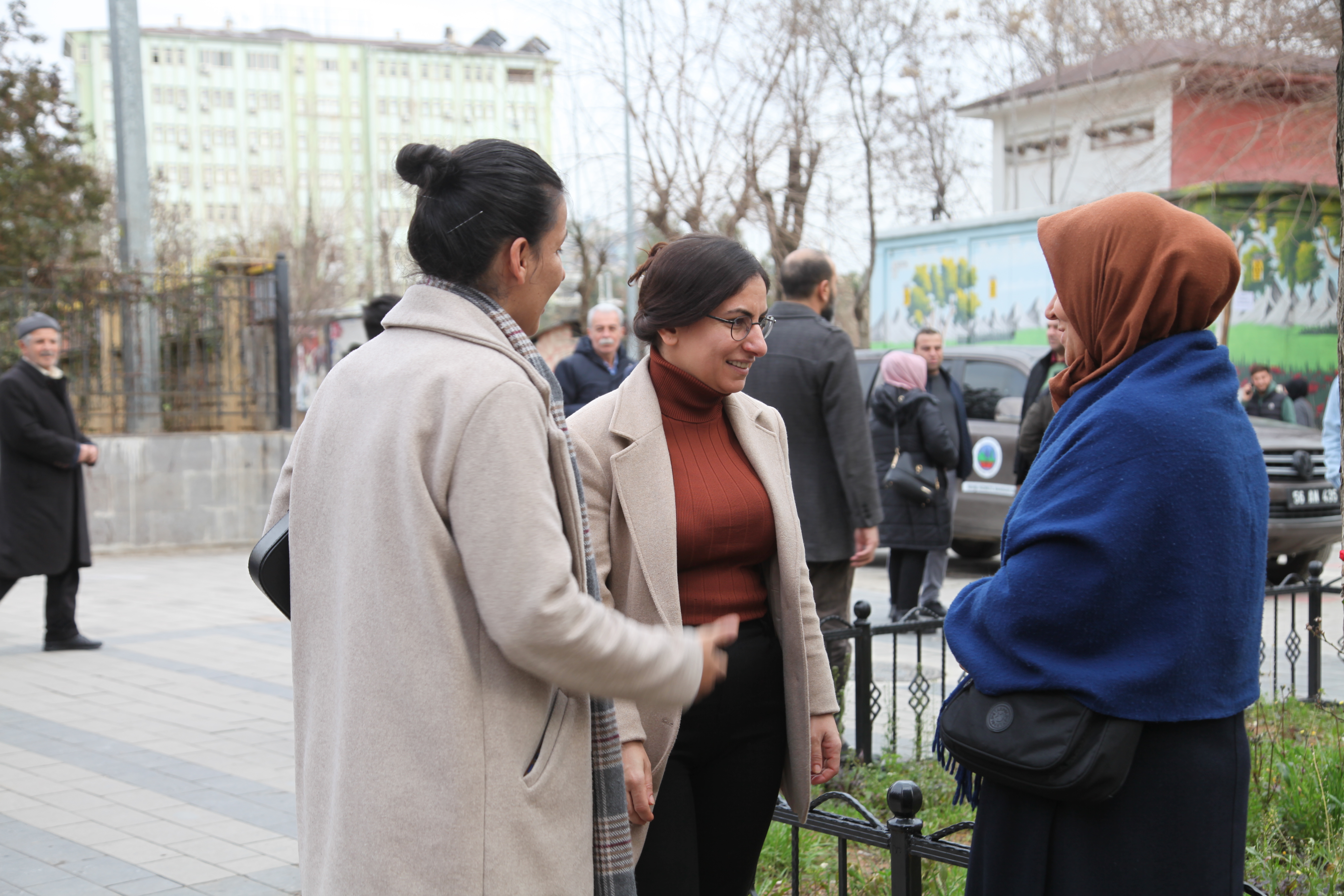 DEM Parti Eş Başkan Adayları Esnafı Ziyaret Etti