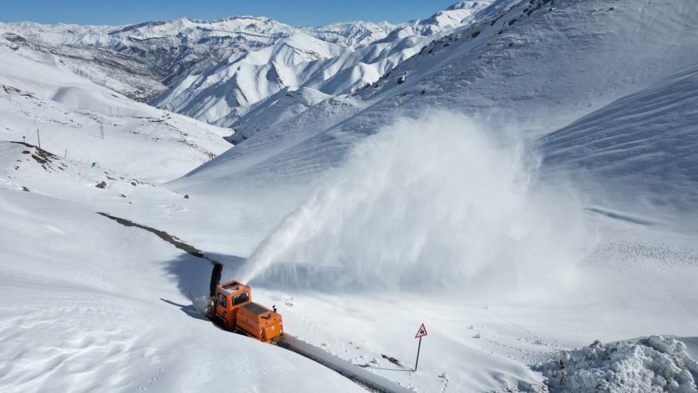 Şırnak'ta Kar Kalınlığı 2 Metreyi Geçti