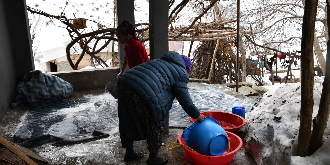 Şırnaklı Kadınların Eksi 16 Derecede Kış Temizliği