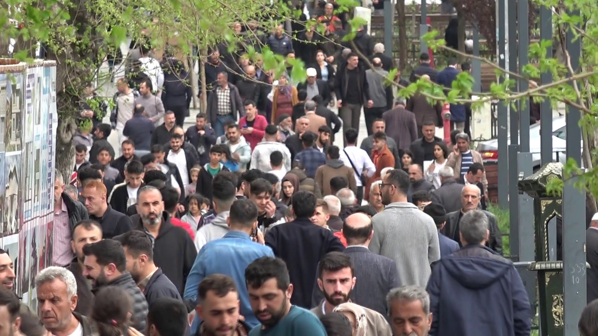 Siirt’te Çarşı Ve Pazarda Bayram Yoğunluğu