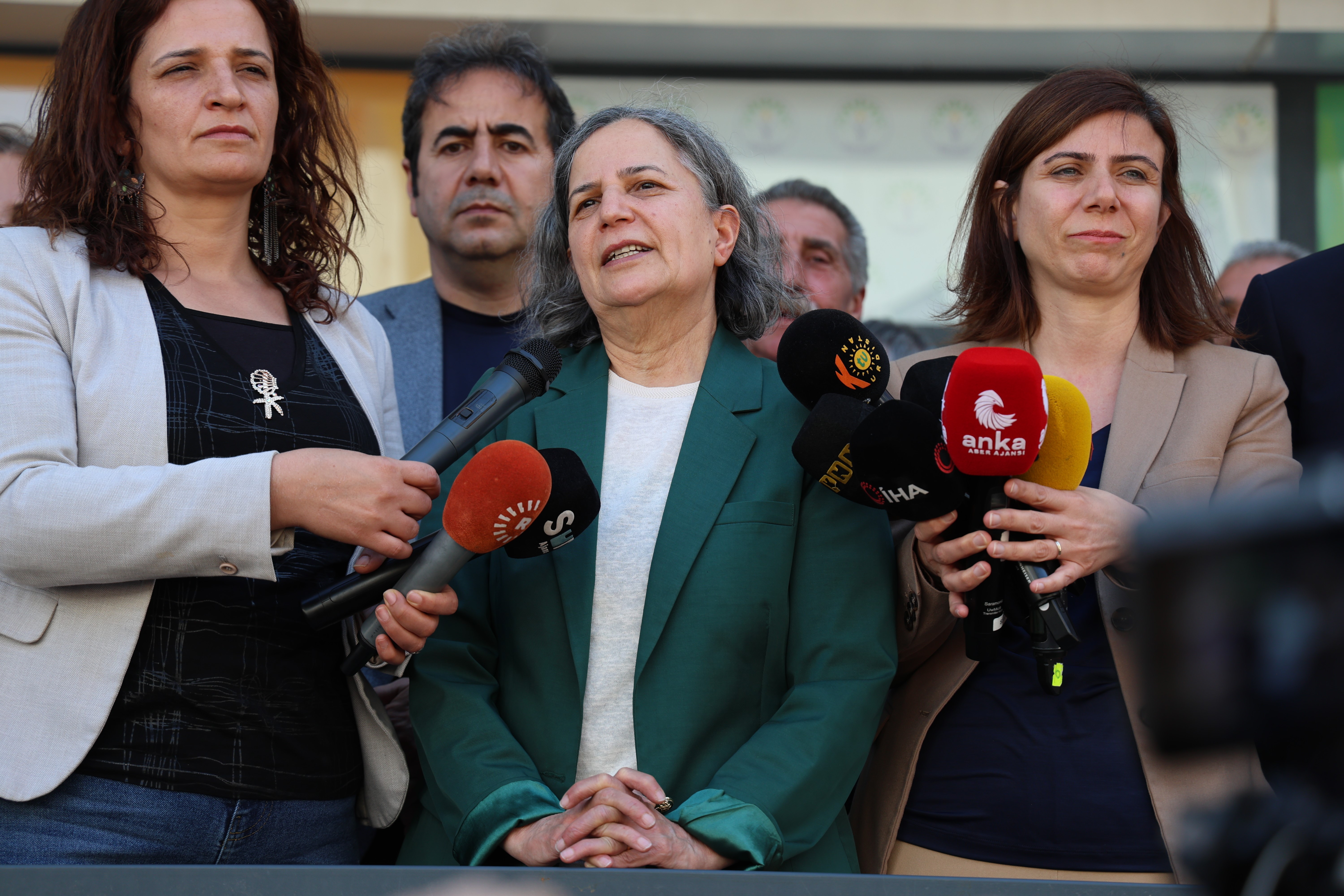 Kobani Davasında Ceza Alan Ahmet Türk ve Tahliye Olan Gültan Kışanak Diyarbakır’da Konuştu