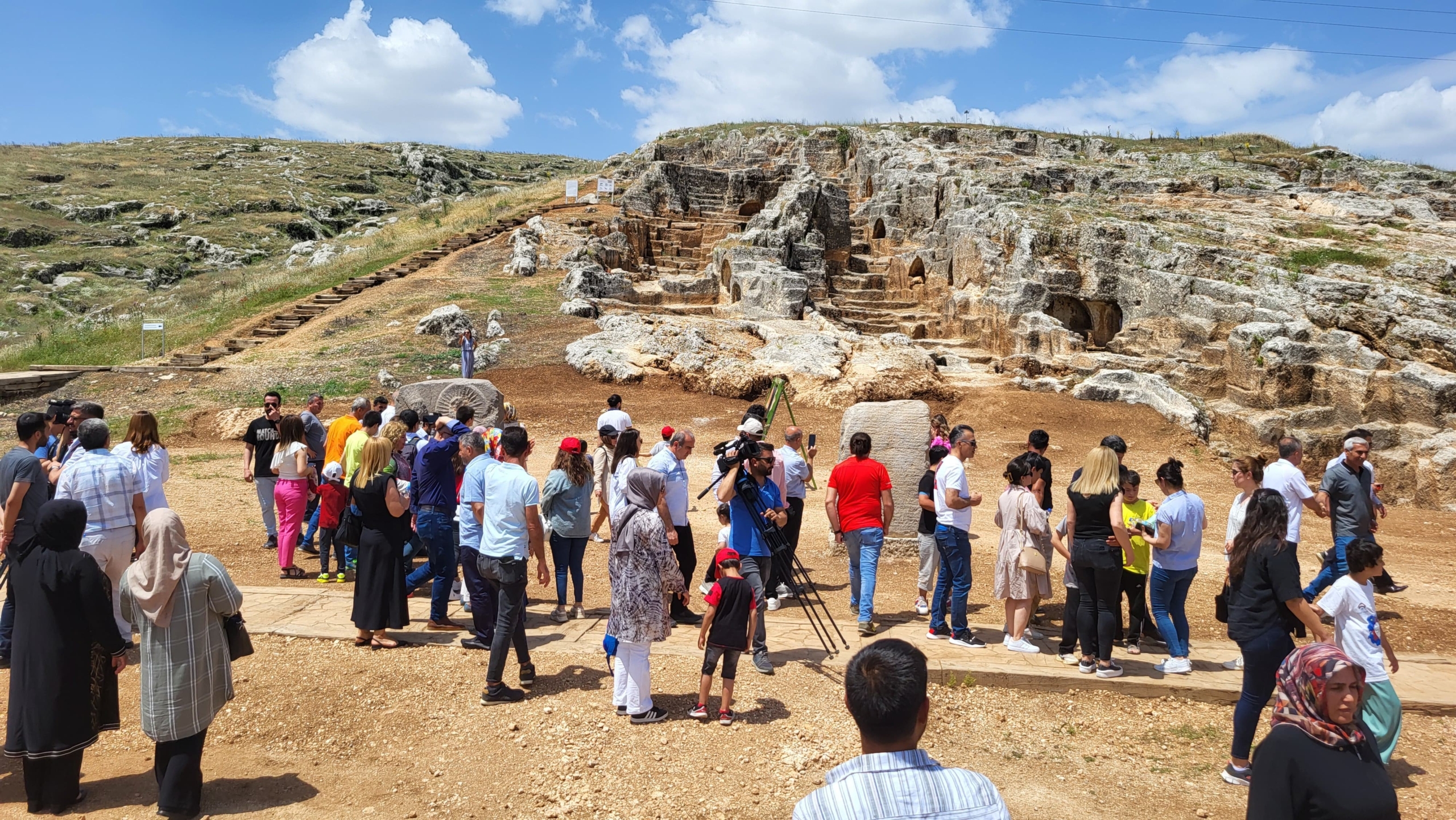 2 Bin 100 Yılık Steller Ziyarete Açıldı