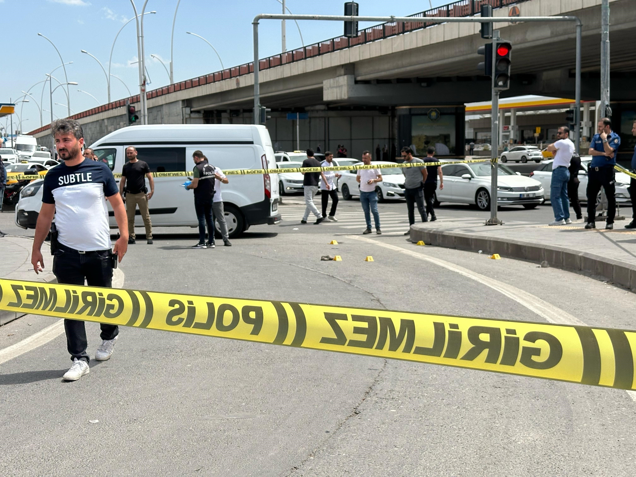 Diyarbakır’da Bir Avukat, Tartıştığı Eski Eşinin Yakınını Silahla Yaraladı