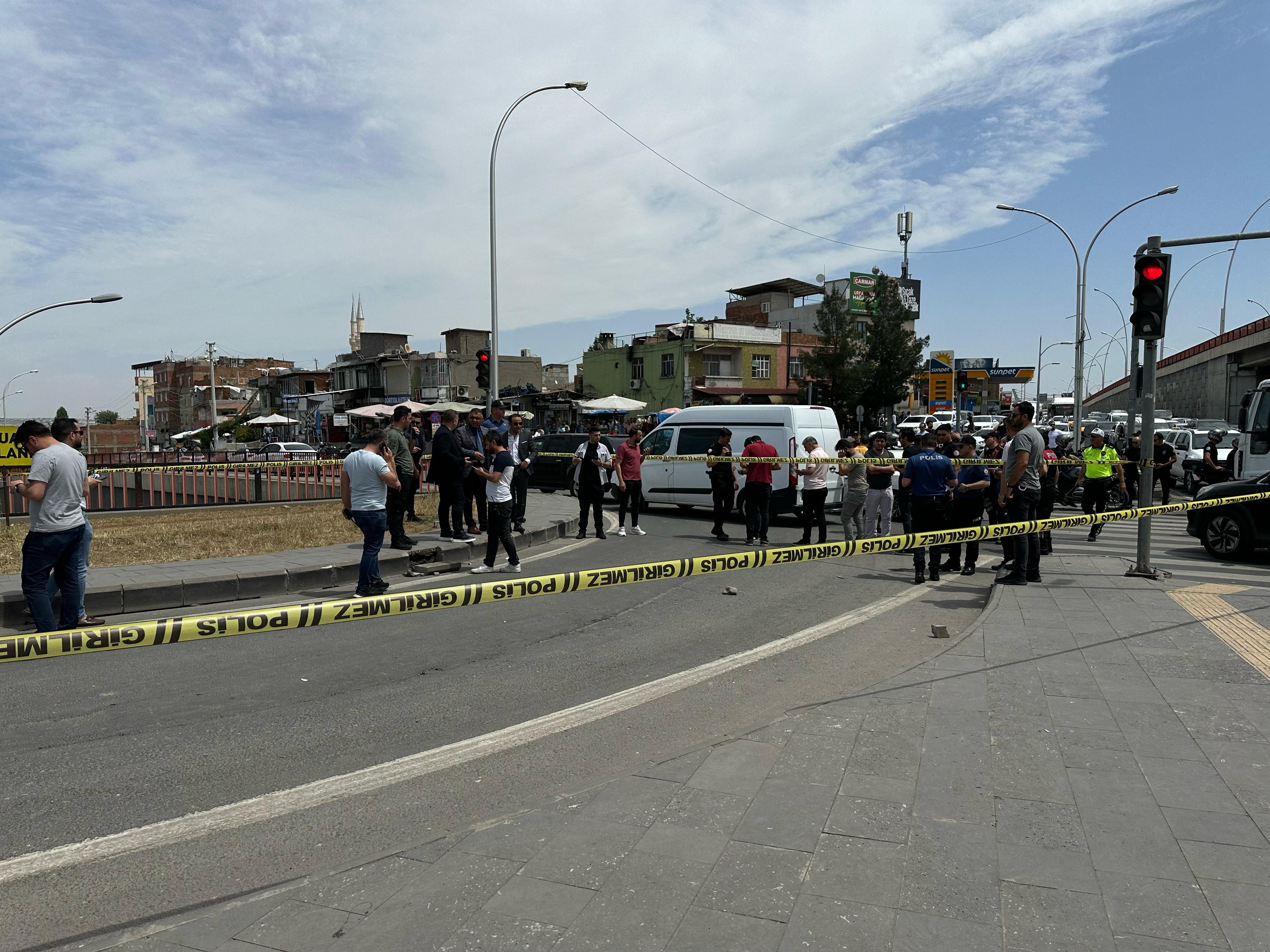 Diyarbakır’da Bir Avukat, Tartıştığı Eski Eşinin Yakınını Silahla Yaraladı