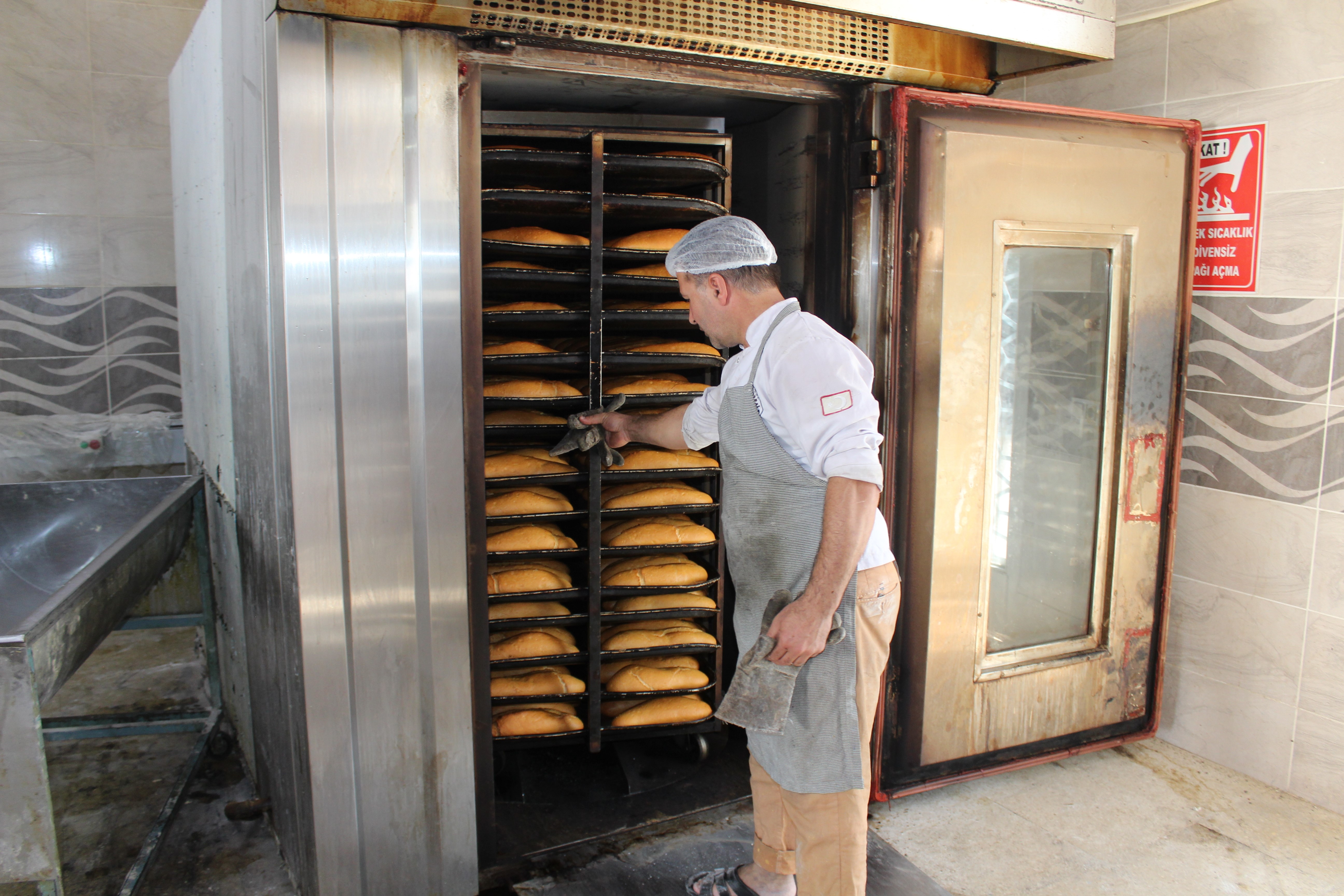 Siirt’te Öğrenciler Günde 6 Bin Ekmek Üretiyor