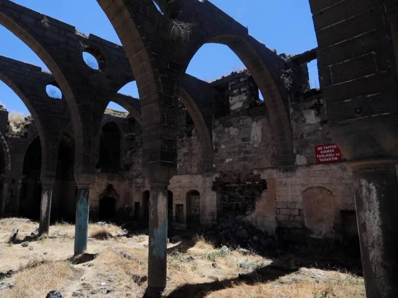 Diyarbakır'da Kilisenin Restorasyonu Dualarla Başladı