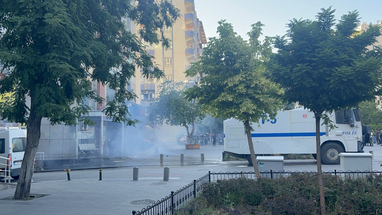 DEM Parti’nin Siirt’teki Basın Açıklamasına Polis Müdahale Etti