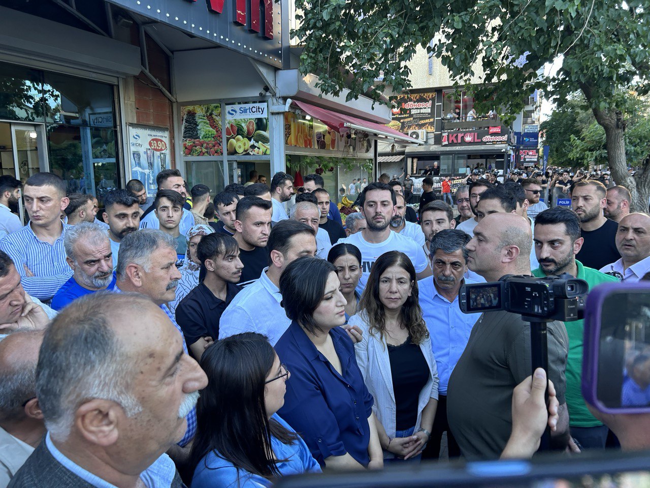 DEM Parti’nin Siirt’teki Basın Açıklamasına Polis Müdahale Etti