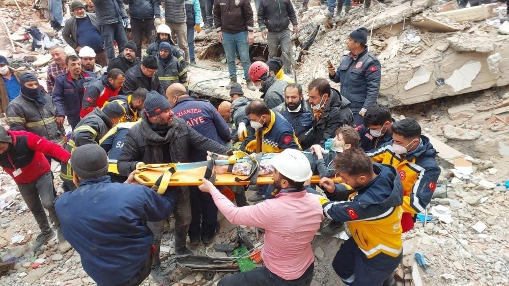 Depremde 51 Kişinin Öldüğü Davada Karar Çıktı, Adliyede Ortalık Karıştı