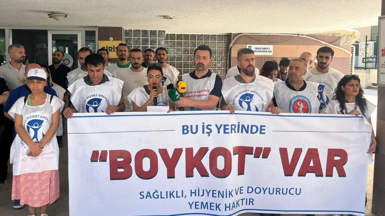 Diyarbakır’daki Zehirlenme Sonrası Sağlıkçılar Boykota Gitti